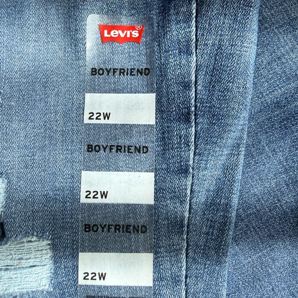 Levi's womans Classic Indigo Slim Straight Jeans - Picture 4 of 7